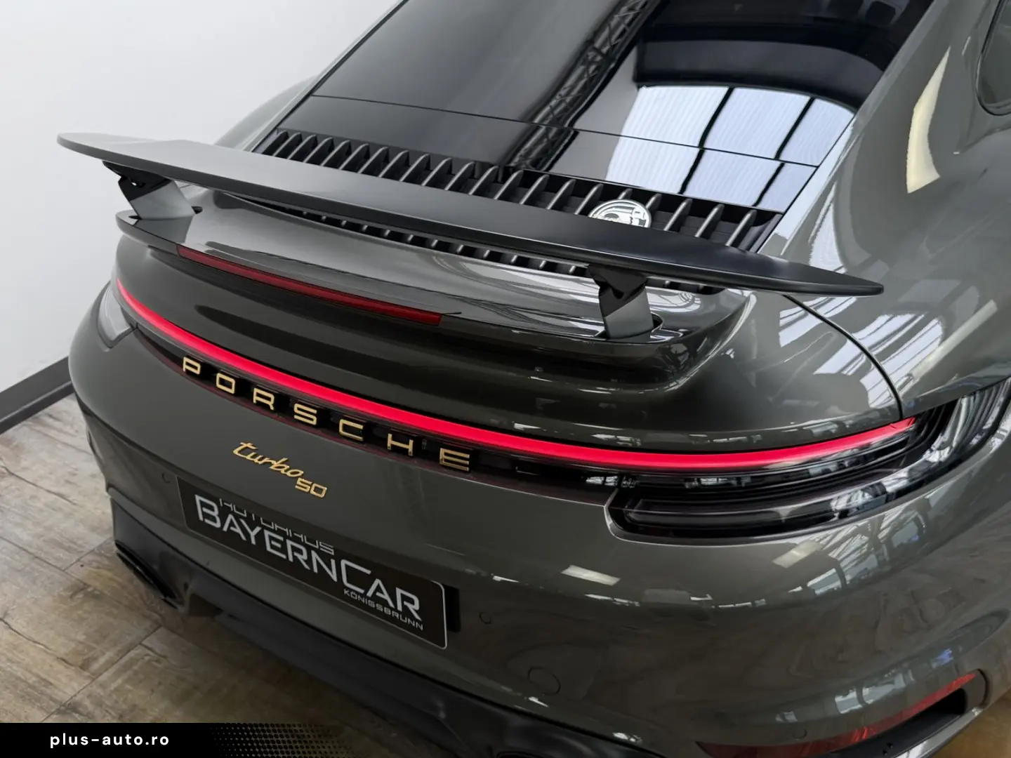 PORSCHE 992 Turbo S 50 Jahre Heritage 360  Glasdach