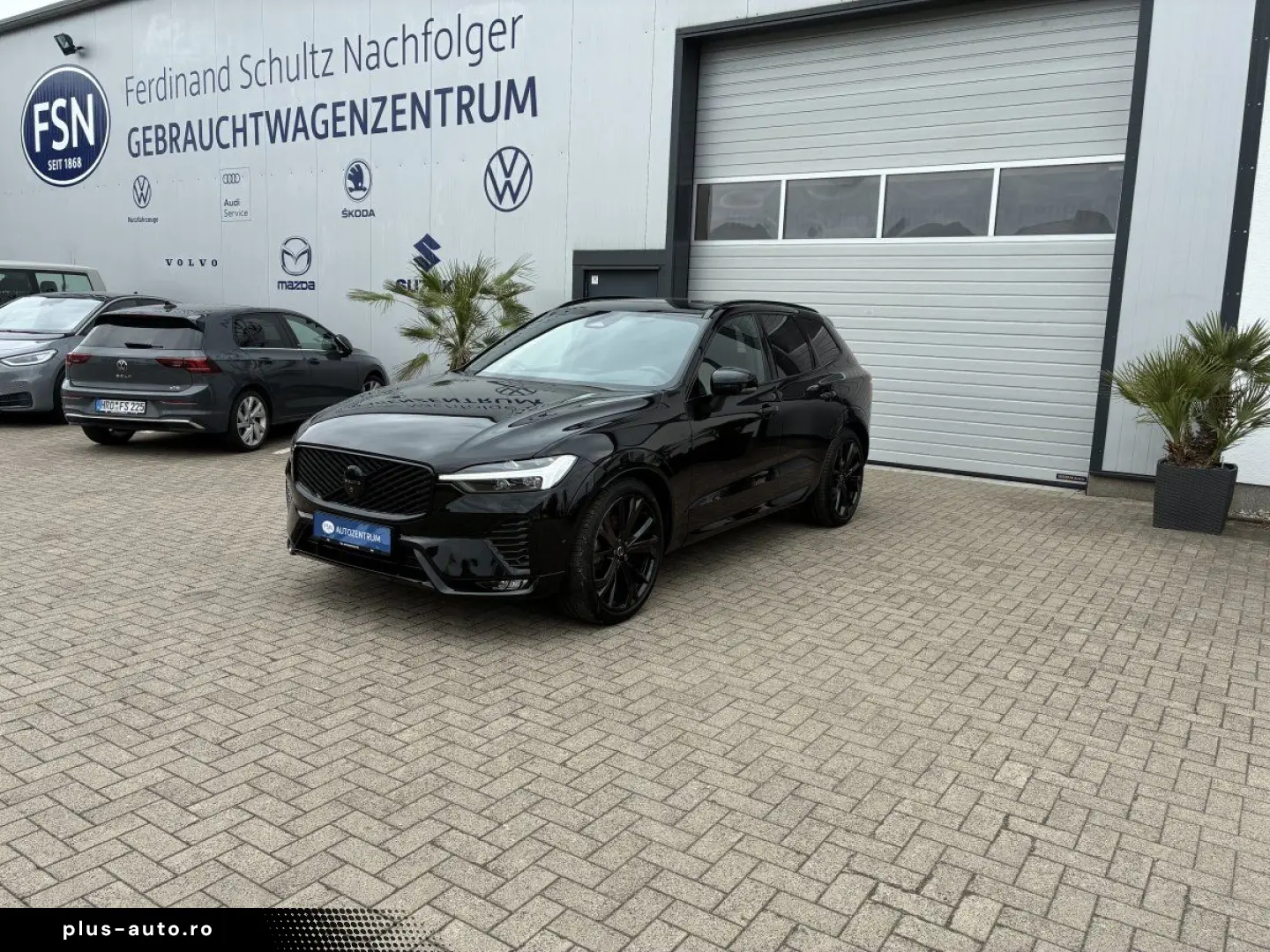 VOLVO XC60 B5 Plus Black Edition AWD  AHK Luftfahrwerk