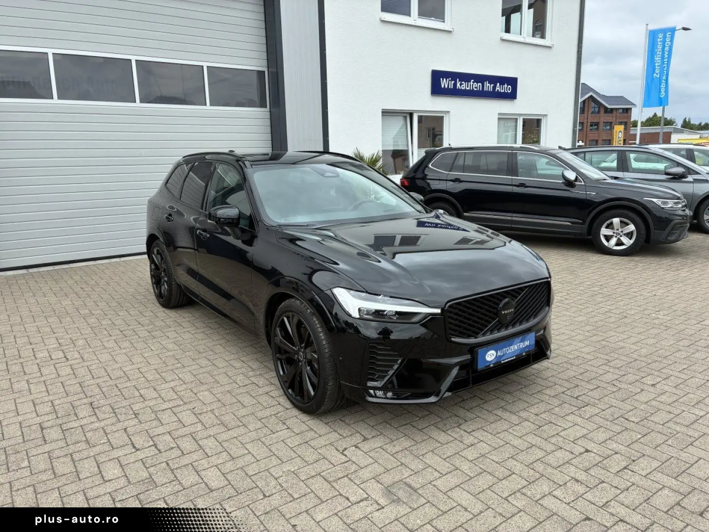 VOLVO XC60 B5 Plus Black Edition AWD  AHK Luftfahrwerk