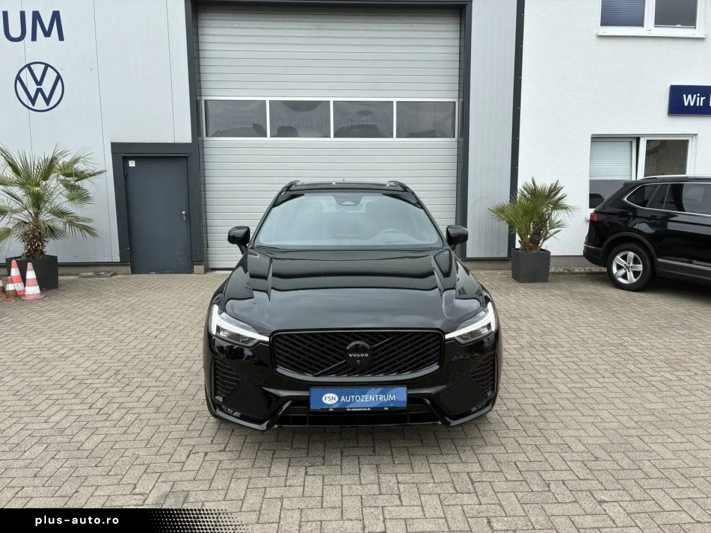 VOLVO XC60 B5 Plus Black Edition AWD  AHK Luftfahrwerk