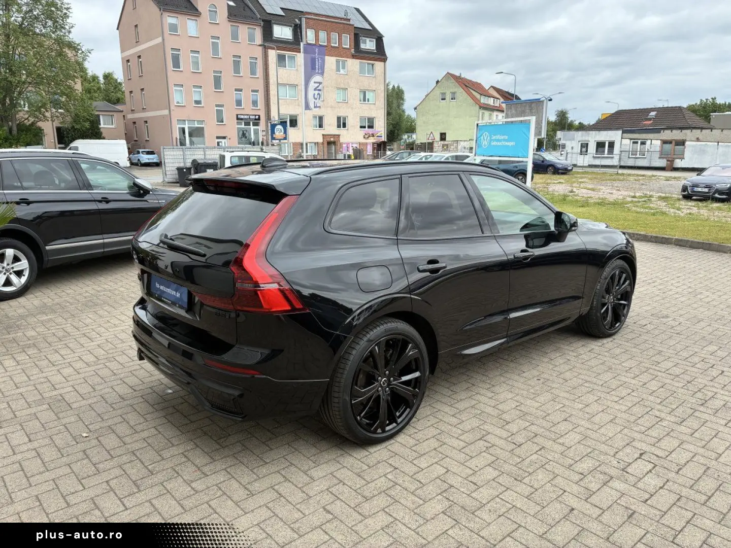 VOLVO XC60 B5 Plus Black Edition AWD  AHK Luftfahrwerk