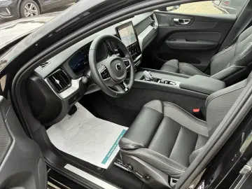 VOLVO XC60 B5 Plus Black Edition AWD  AHK Luftfahrwerk