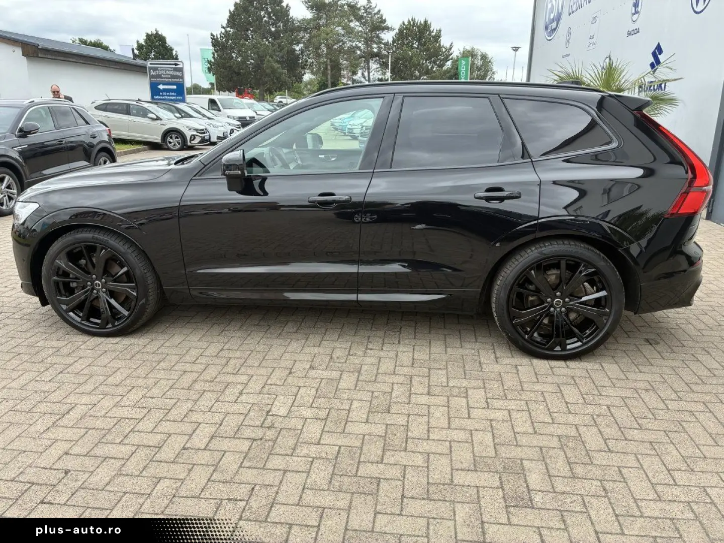 VOLVO XC60 B5 Plus Black Edition AWD  AHK Luftfahrwerk