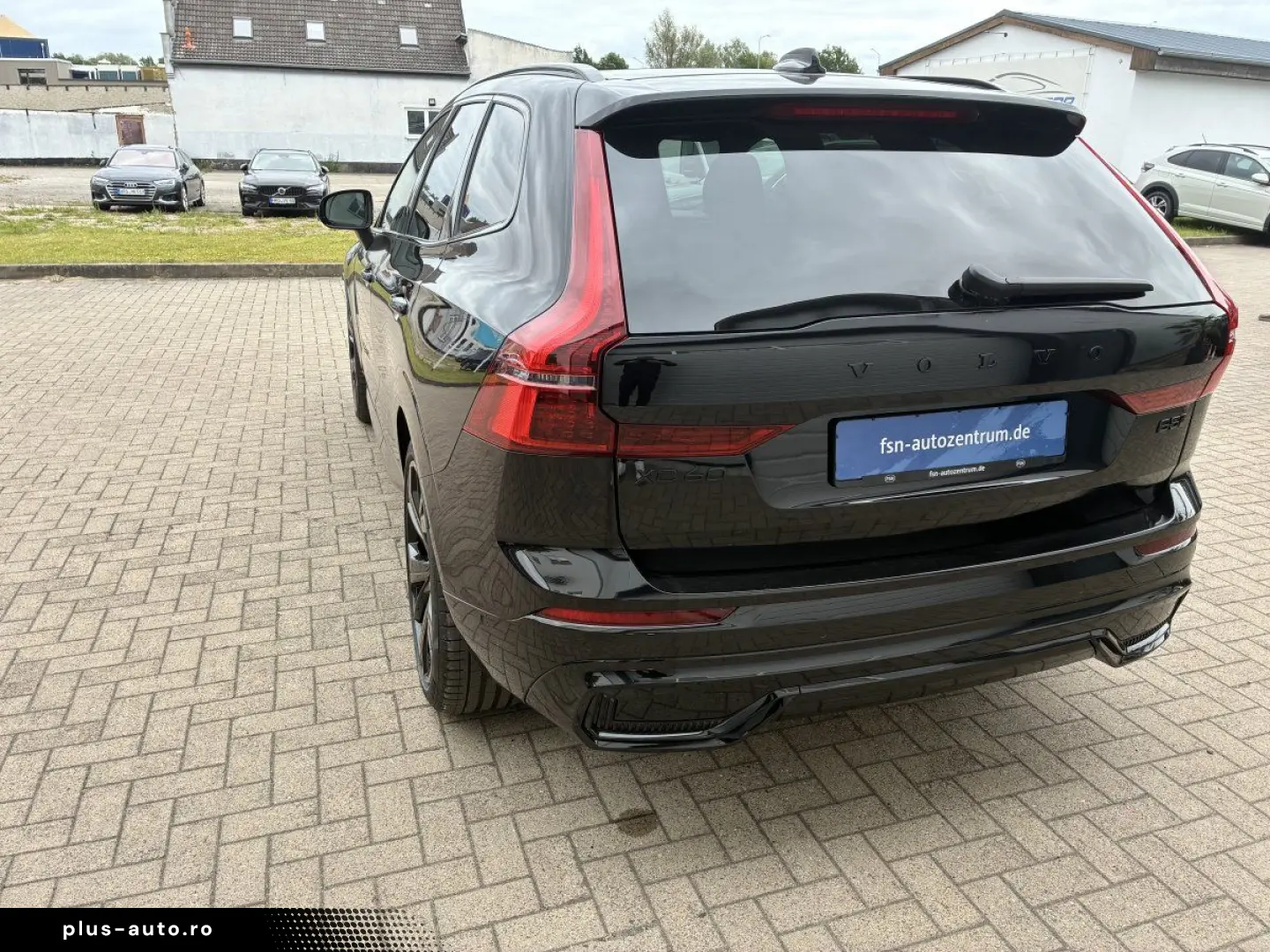 VOLVO XC60 B5 Plus Black Edition AWD  AHK Luftfahrwerk
