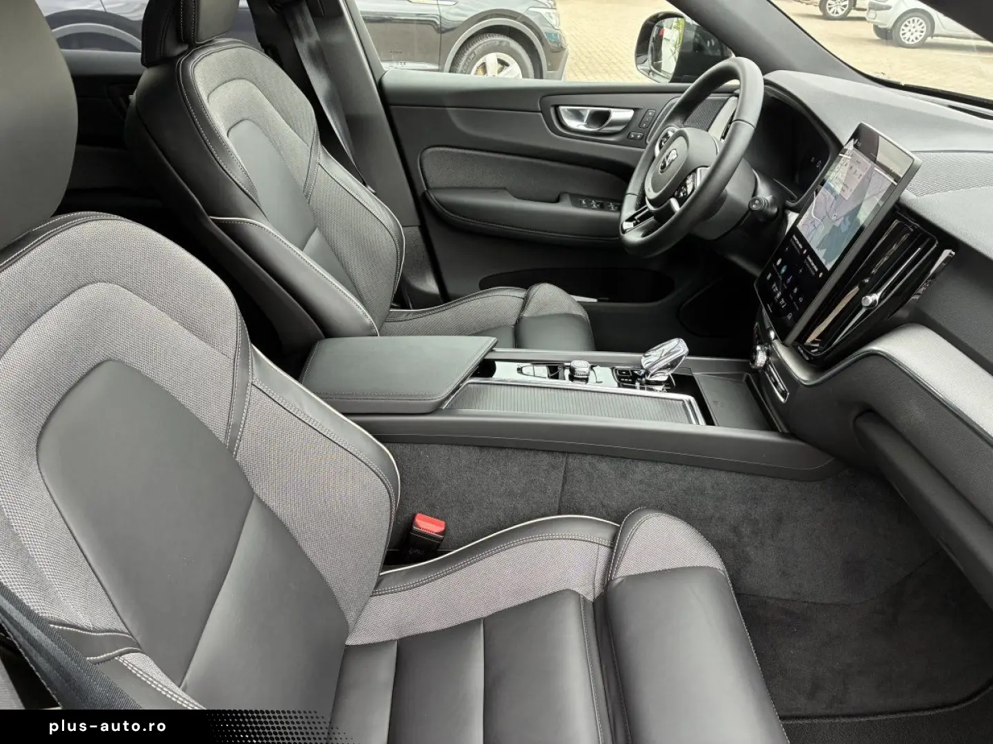 VOLVO XC60 B5 Plus Black Edition AWD  AHK Luftfahrwerk