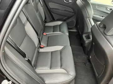 VOLVO XC60 B5 Plus Black Edition AWD  AHK Luftfahrwerk