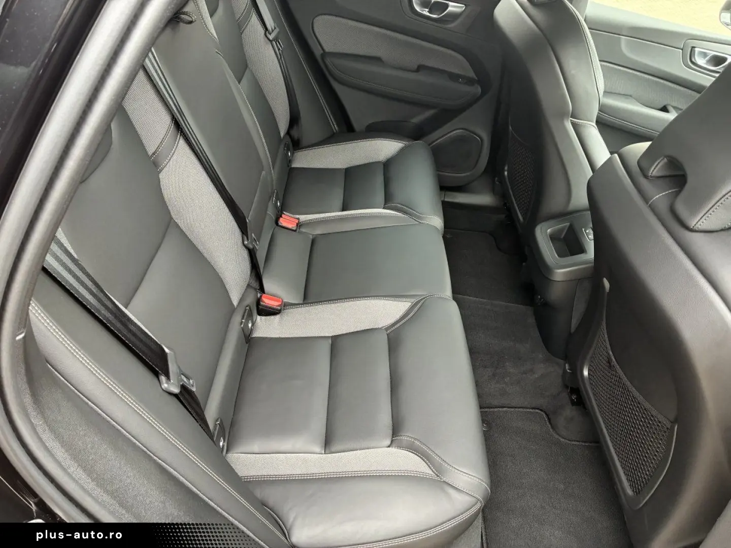 VOLVO XC60 B5 Plus Black Edition AWD  AHK Luftfahrwerk