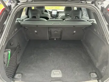 VOLVO XC60 B5 Plus Black Edition AWD  AHK Luftfahrwerk