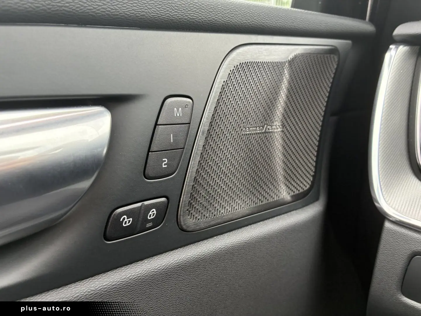 VOLVO XC60 B5 Plus Black Edition AWD  AHK Luftfahrwerk