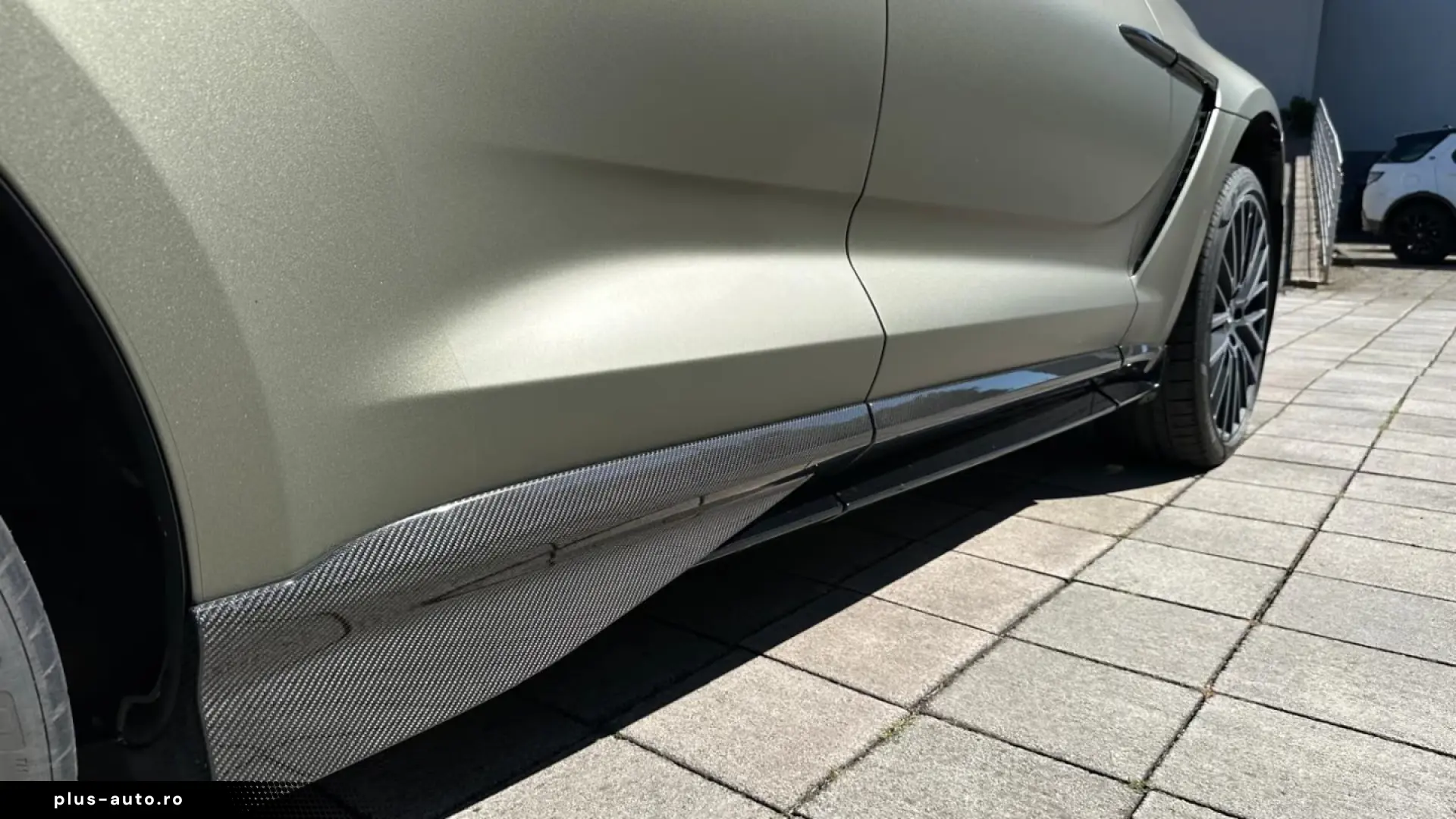 Aston Martin DBX 707 Satin Titanium Grey   Onyx Black