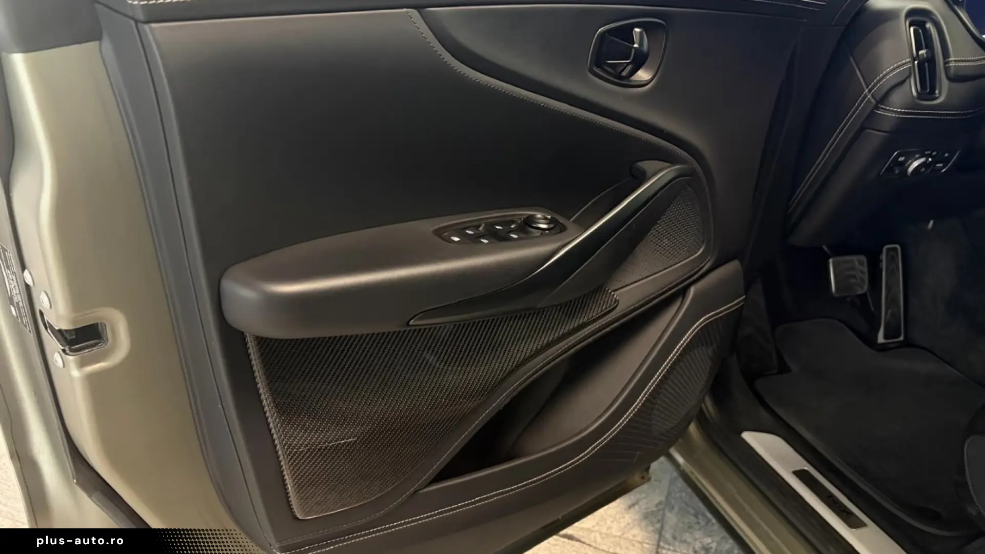 Aston Martin DBX 707 Satin Titanium Grey   Onyx Black