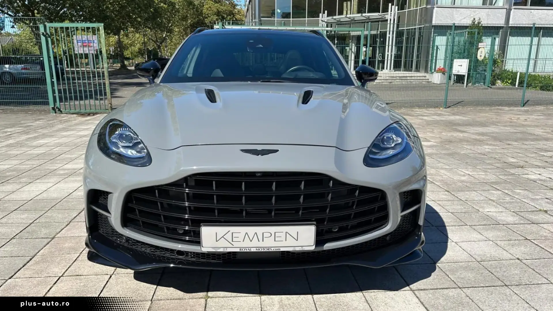 Aston Martin DBX 707 China Grey   Onyx Black