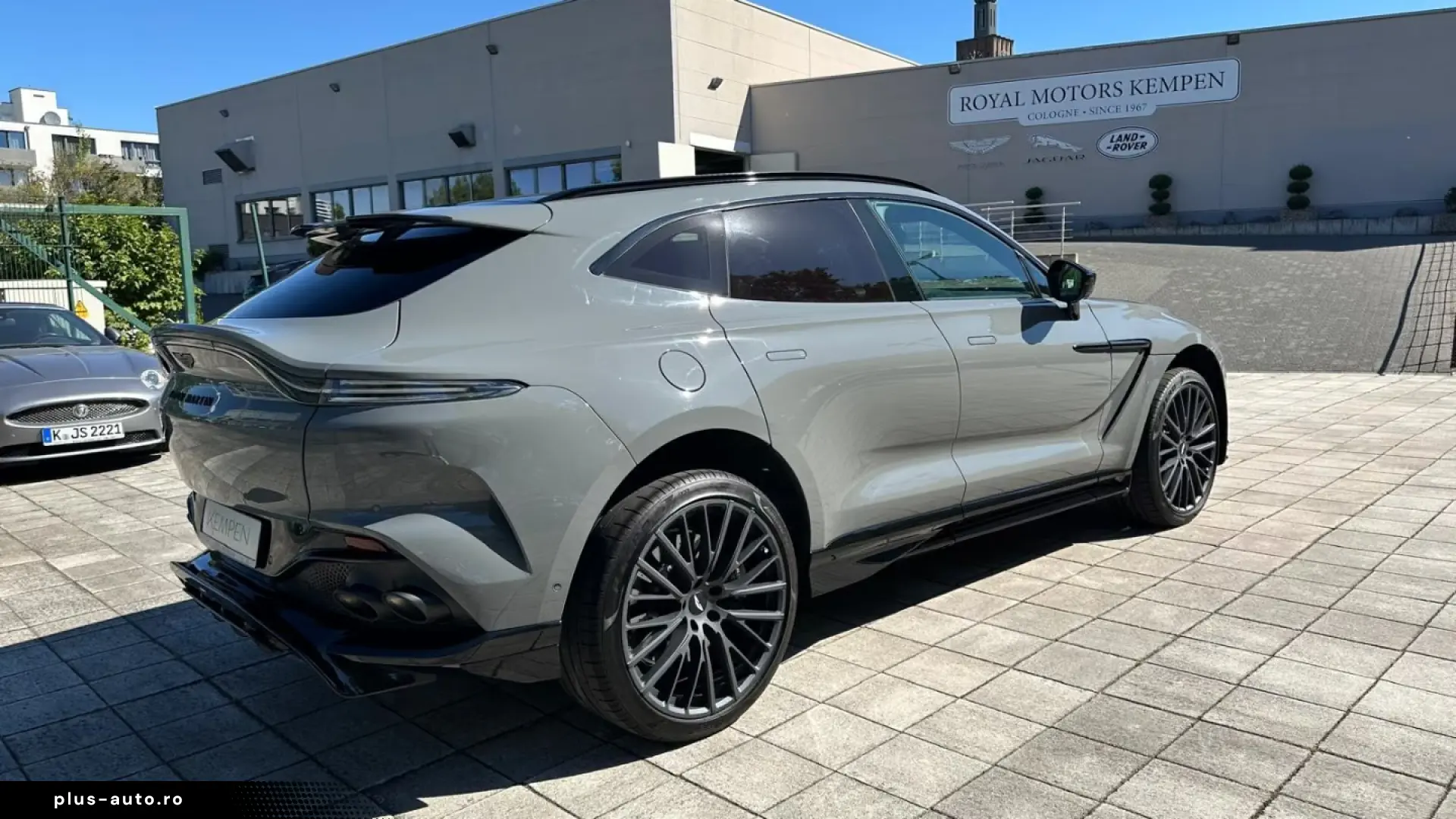 Aston Martin DBX 707 China Grey   Onyx Black