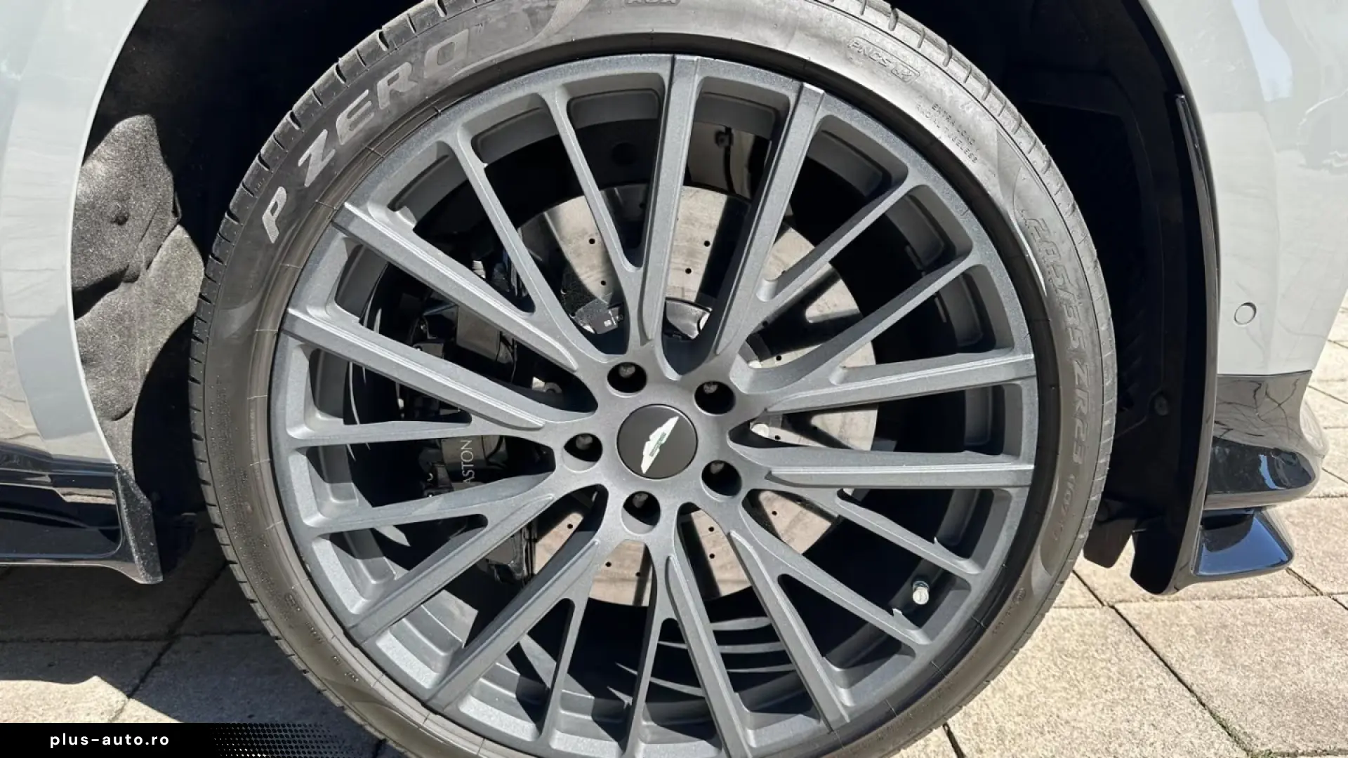 Aston Martin DBX 707 China Grey   Onyx Black