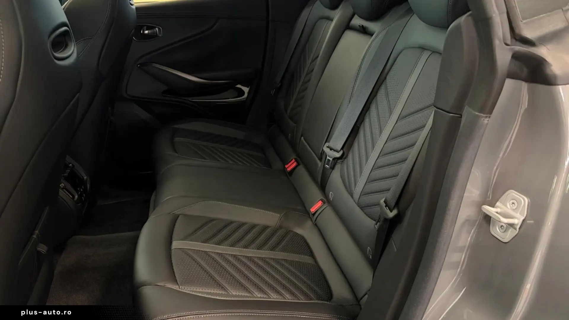 Aston Martin DBX 707 China Grey   Onyx Black