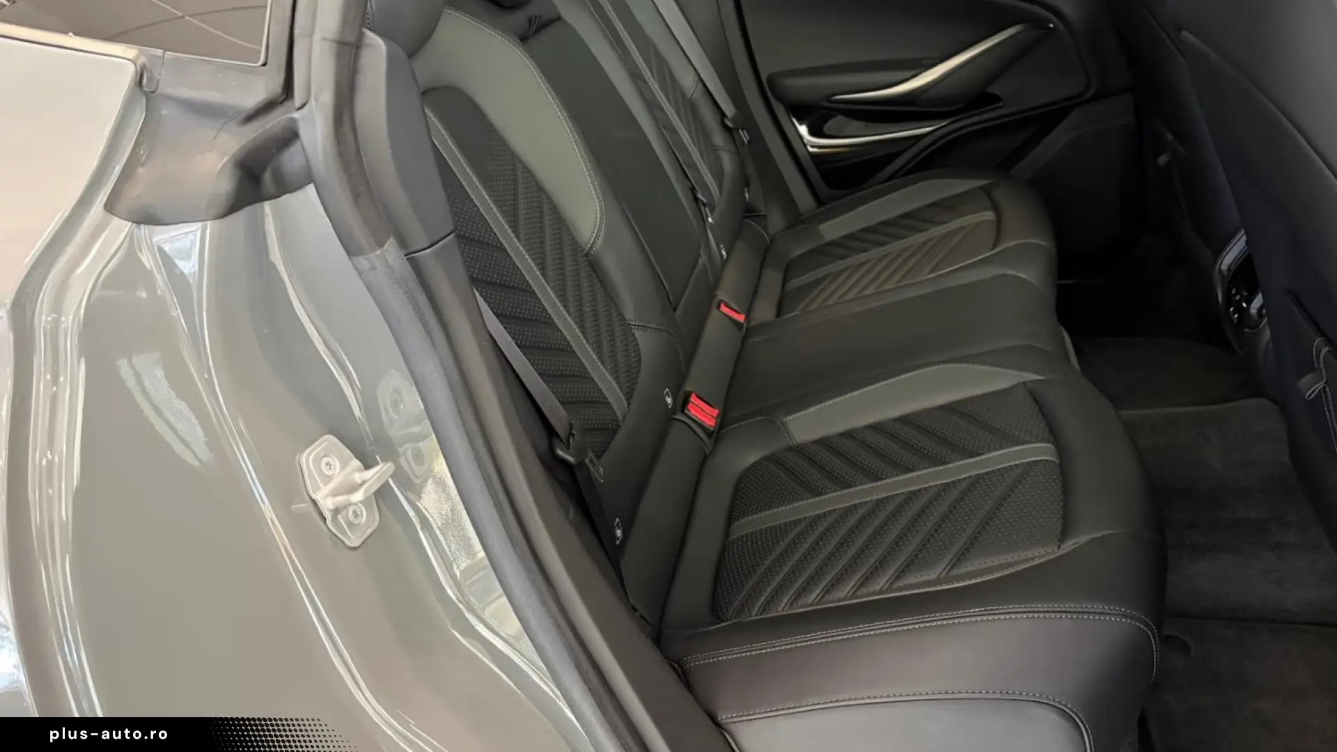 Aston Martin DBX 707 China Grey   Onyx Black