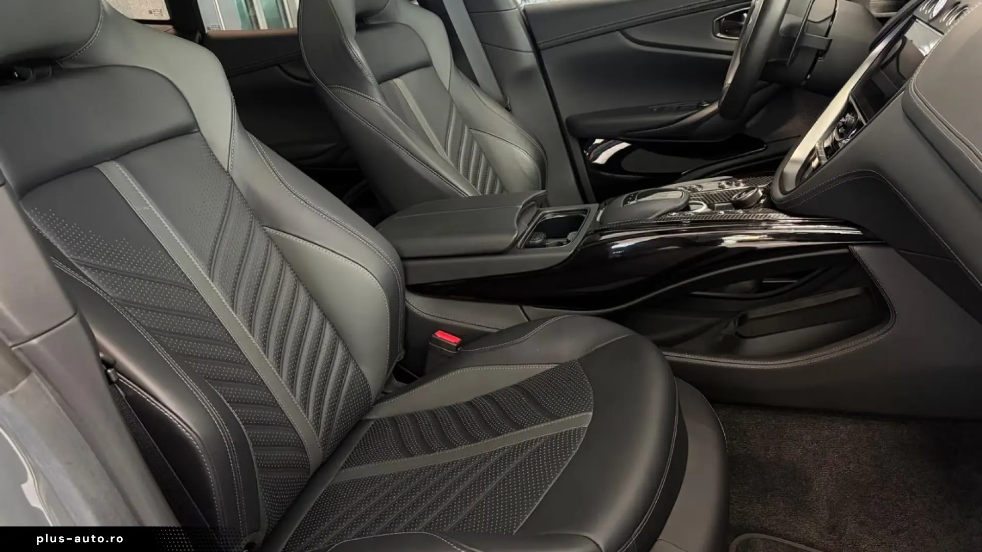 Aston Martin DBX 707 China Grey   Onyx Black