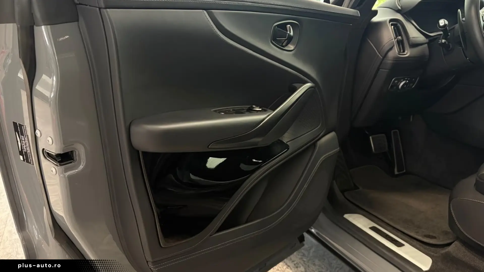 Aston Martin DBX 707 China Grey   Onyx Black