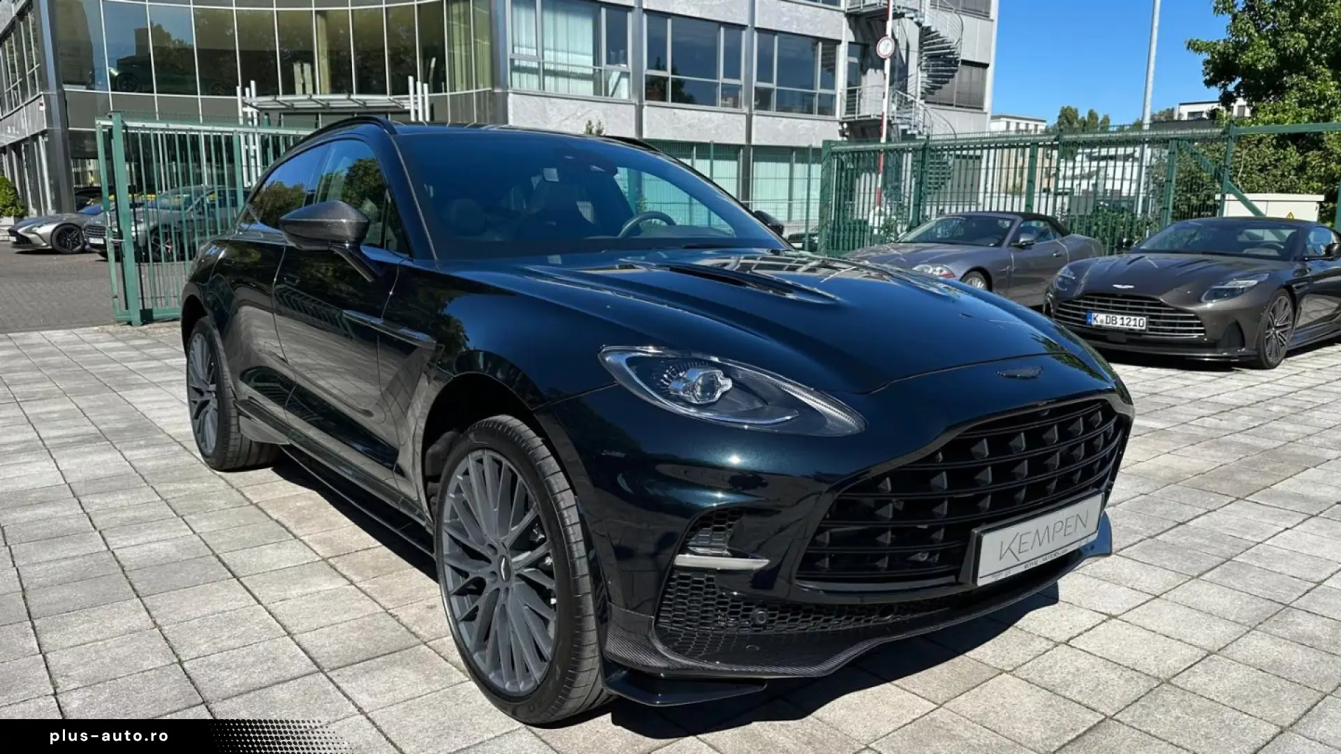Aston Martin DBX 707 Oberon Black   Phantom Grey Carbon Ext.