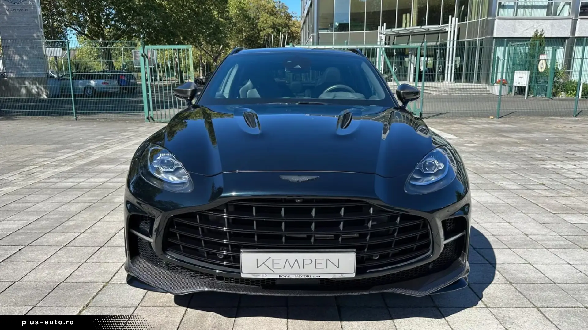 Aston Martin DBX 707 Oberon Black   Phantom Grey Carbon Ext.