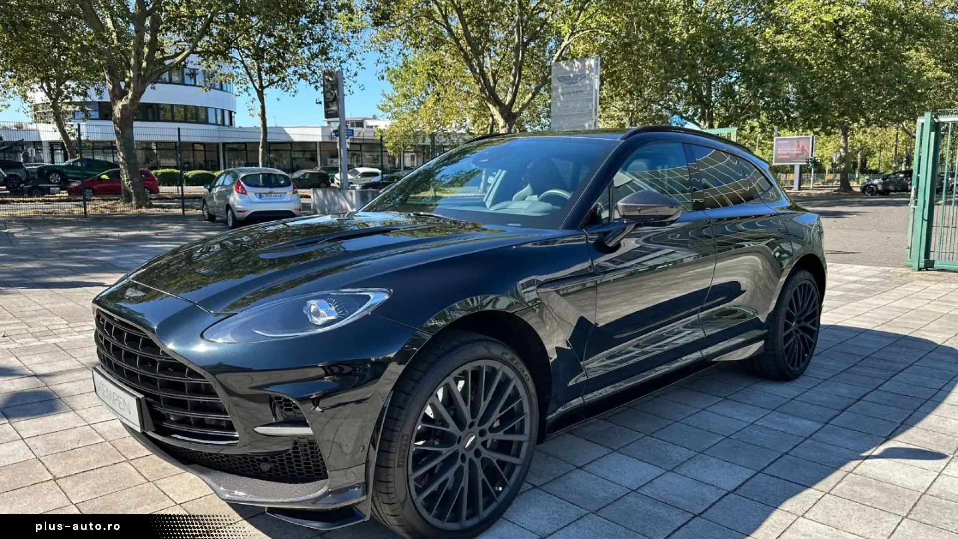 Aston Martin DBX 707 Oberon Black   Phantom Grey Carbon Ext.