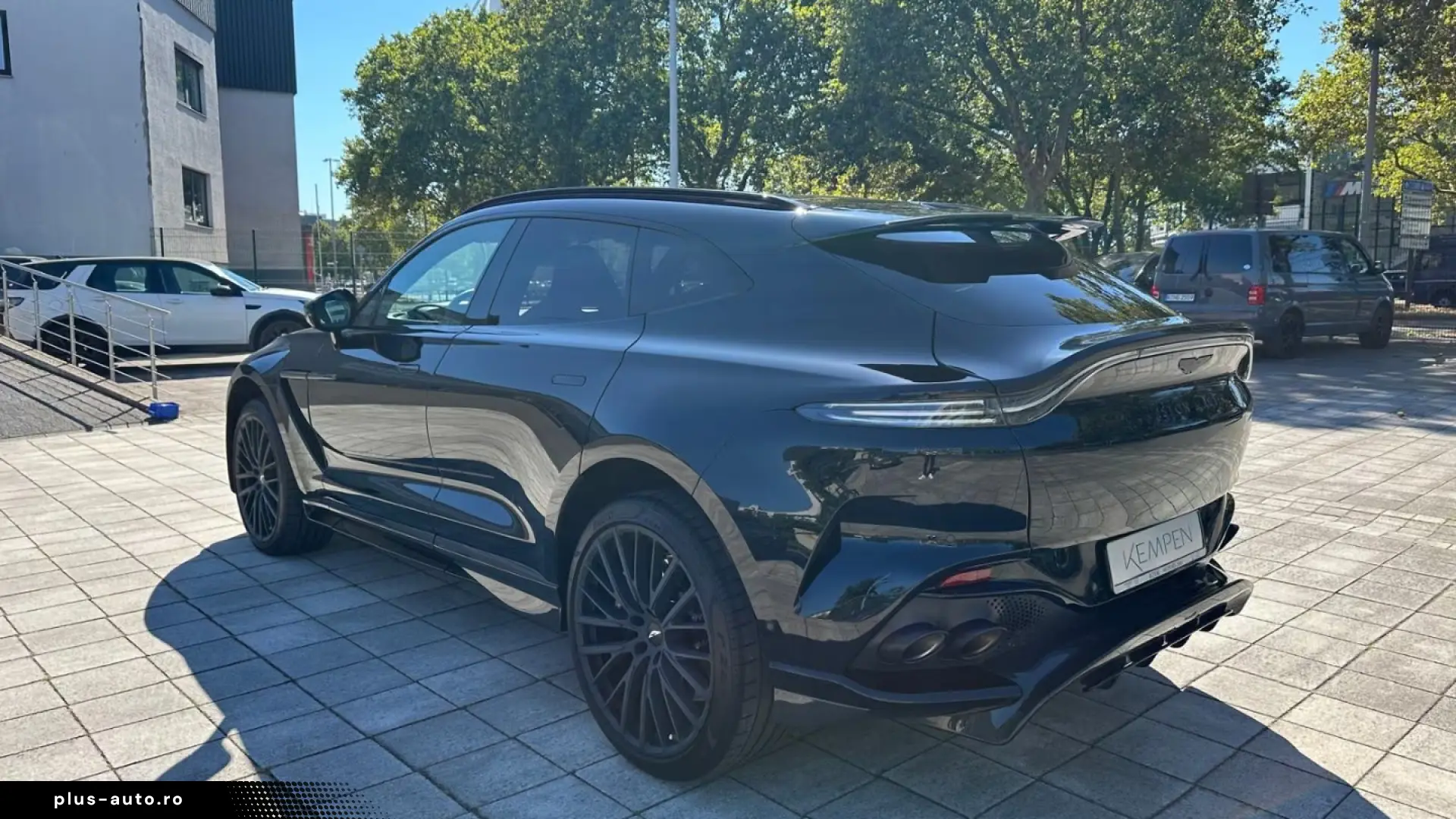 Aston Martin DBX 707 Oberon Black   Phantom Grey Carbon Ext.
