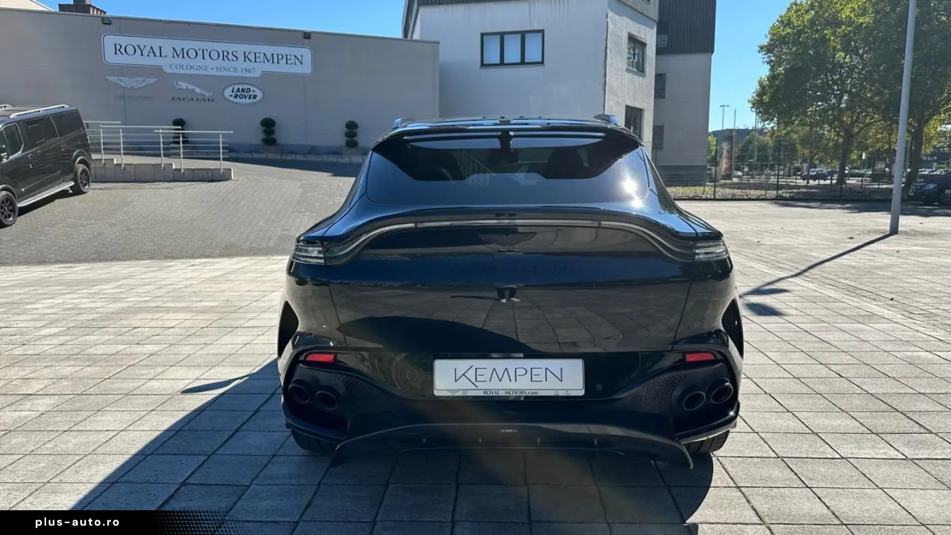 Aston Martin DBX 707 Oberon Black   Phantom Grey Carbon Ext.