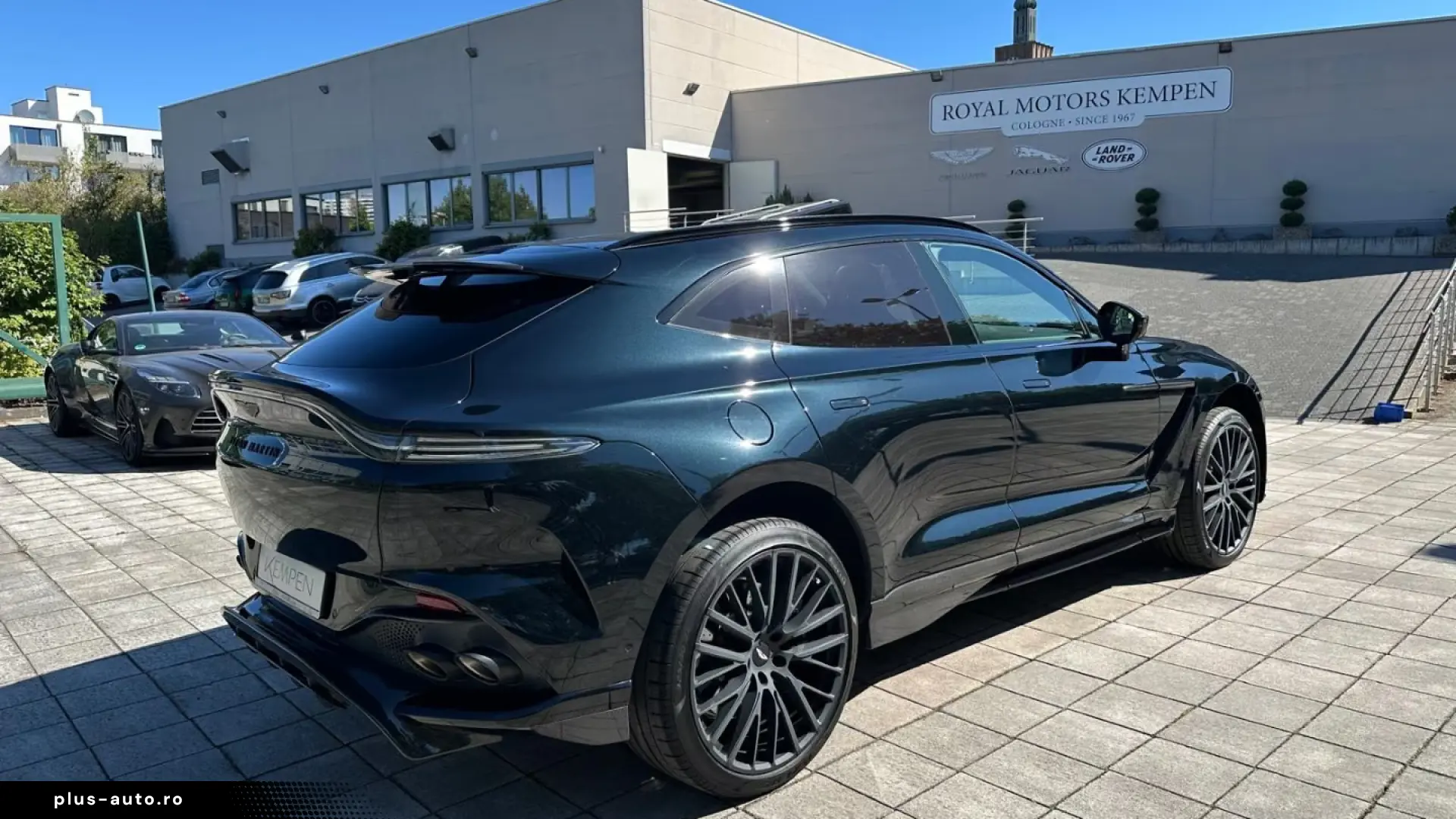 Aston Martin DBX 707 Oberon Black   Phantom Grey Carbon Ext.