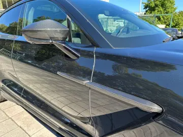 Aston Martin DBX 707 Oberon Black   Phantom Grey Carbon Ext.
