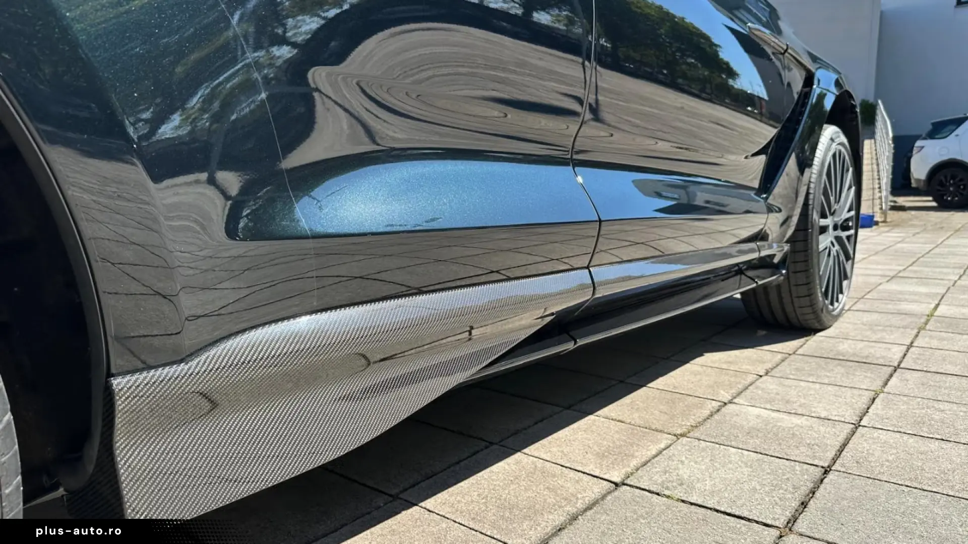 Aston Martin DBX 707 Oberon Black   Phantom Grey Carbon Ext.