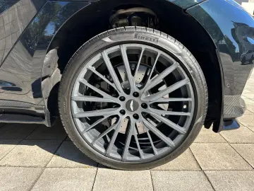 Aston Martin DBX 707 Oberon Black   Phantom Grey Carbon Ext.