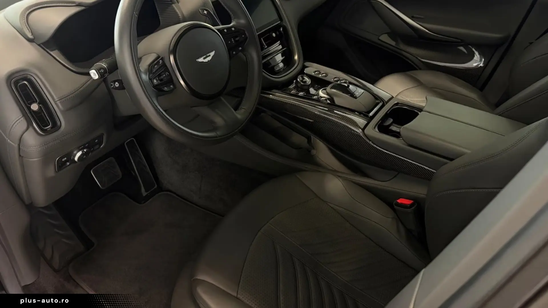 Aston Martin DBX 707 Oberon Black   Phantom Grey Carbon Ext.