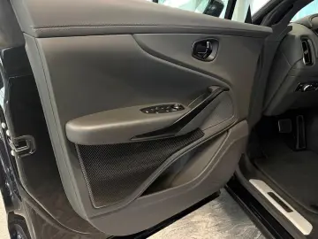 Aston Martin DBX 707 Oberon Black   Phantom Grey Carbon Ext.