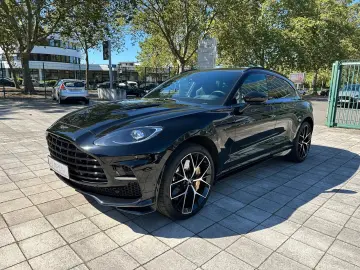 Aston Martin DBX 707 Jet Black   Onyx Black