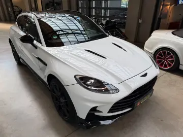 Aston Martin DBX 707