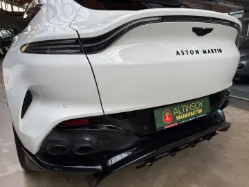 Aston Martin DBX 707