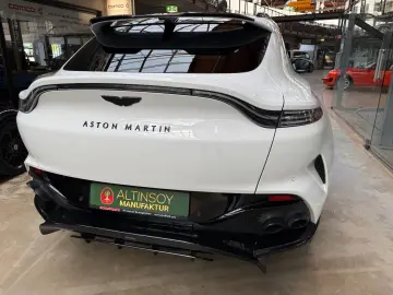 Aston Martin DBX 707