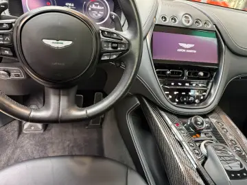 Aston Martin DBX 707
