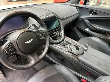 Aston Martin DBX 707