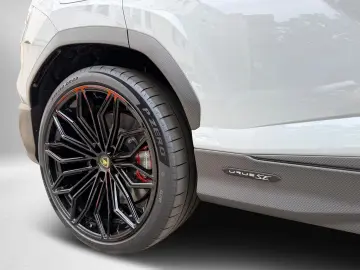 Lamborghini Urus SE M26 Carbon Matt Int Ext Full Spec