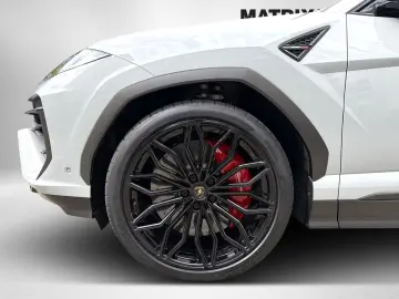 Lamborghini Urus SE M26 Carbon Matt Int Ext Full Spec