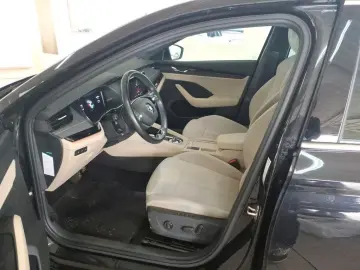 SKODA Octavia Lim. Style 2.0TDI DSG Navi SHZ ACC LED