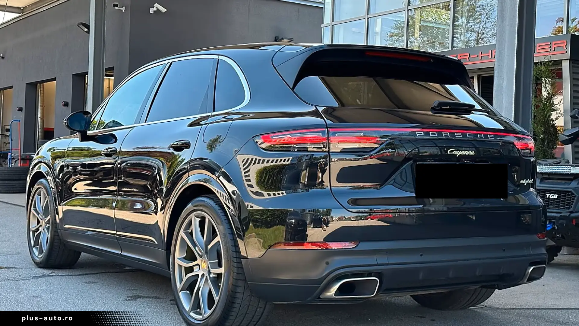 Porsche Cayenne E-Hybrid   Sport Chrono