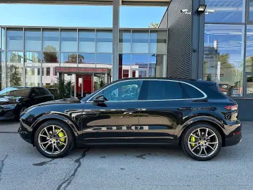 Porsche Cayenne E-Hybrid   Sport Chrono