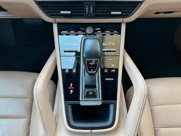 Porsche Cayenne E-Hybrid   Sport Chrono