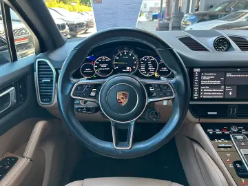 Porsche Cayenne E-Hybrid   Sport Chrono