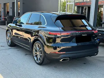 Porsche Cayenne E-Hybrid   Sport Chrono
