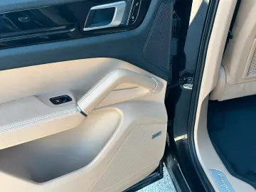 Porsche Cayenne E-Hybrid   Sport Chrono