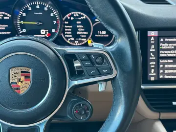 Porsche Cayenne E-Hybrid   Sport Chrono