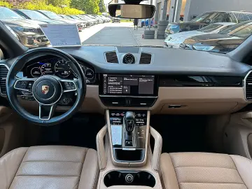 Porsche Cayenne E-Hybrid   Sport Chrono